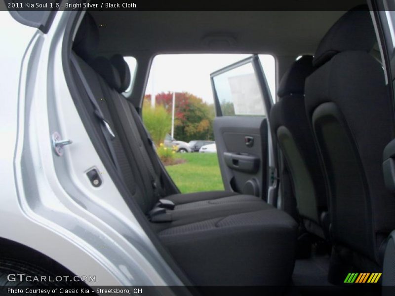Bright Silver / Black Cloth 2011 Kia Soul 1.6