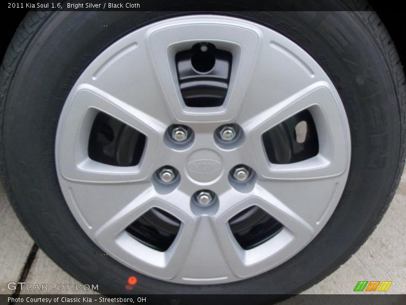 Bright Silver / Black Cloth 2011 Kia Soul 1.6