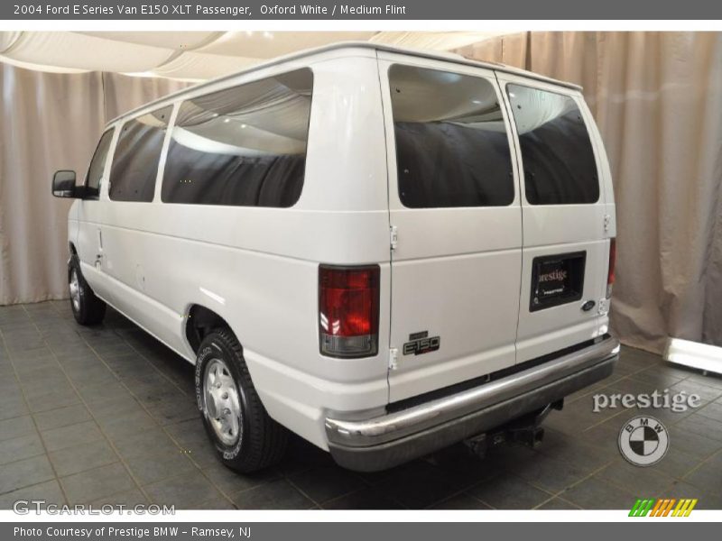 Oxford White / Medium Flint 2004 Ford E Series Van E150 XLT Passenger