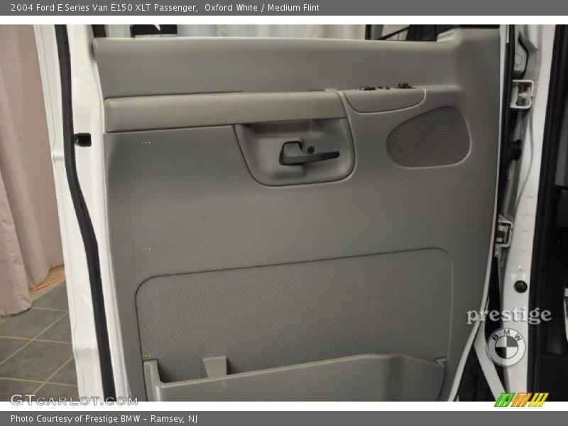 Oxford White / Medium Flint 2004 Ford E Series Van E150 XLT Passenger