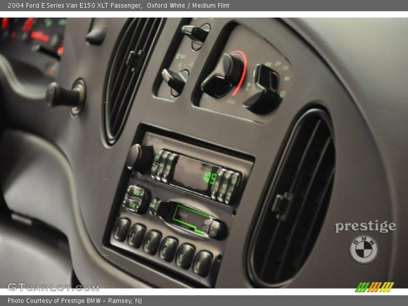 Oxford White / Medium Flint 2004 Ford E Series Van E150 XLT Passenger