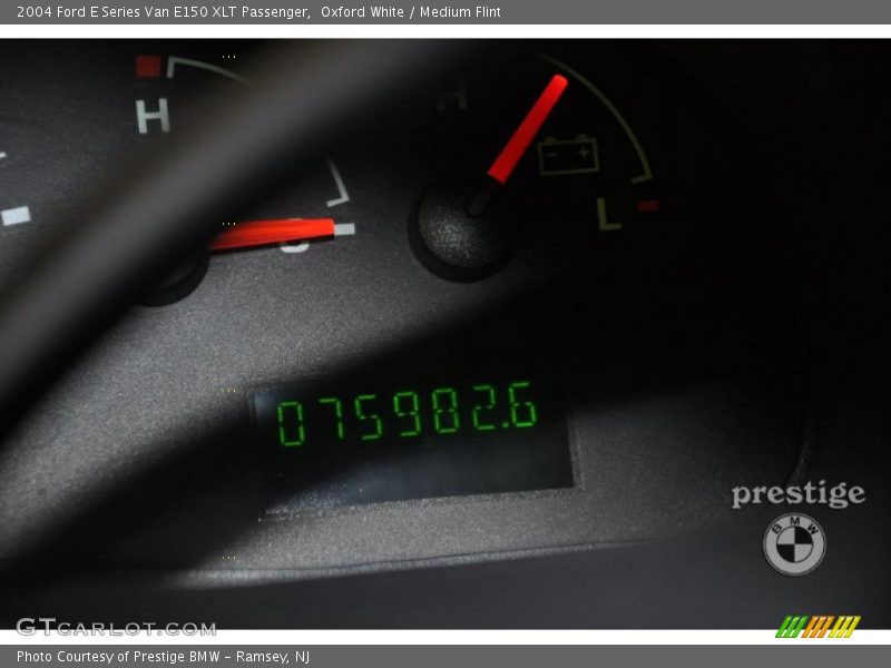 Oxford White / Medium Flint 2004 Ford E Series Van E150 XLT Passenger