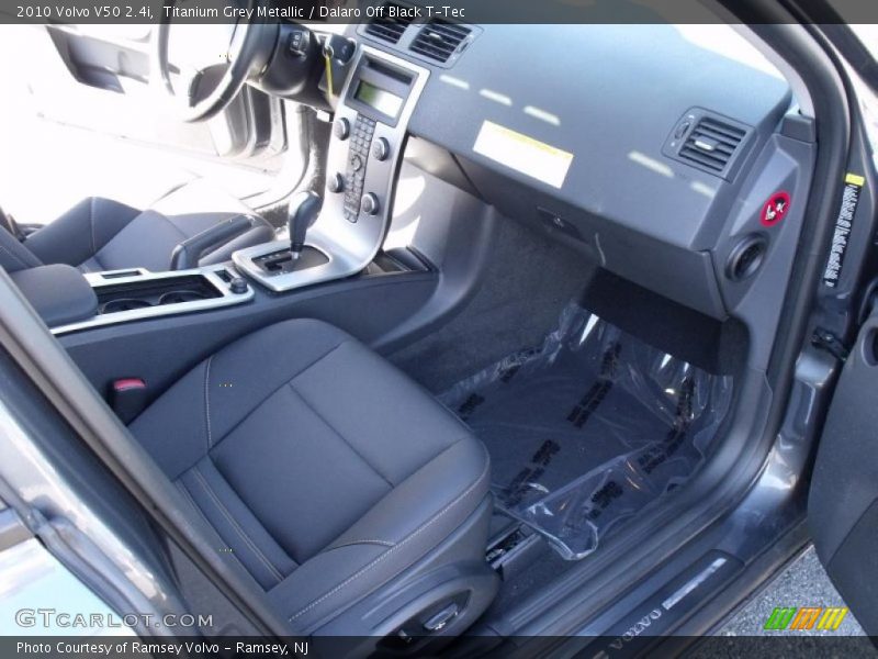Titanium Grey Metallic / Dalaro Off Black T-Tec 2010 Volvo V50 2.4i