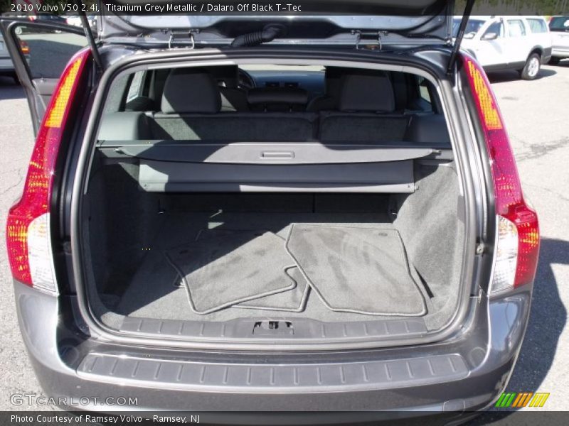 Titanium Grey Metallic / Dalaro Off Black T-Tec 2010 Volvo V50 2.4i