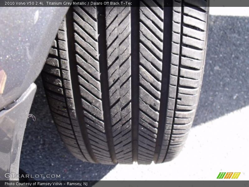 Titanium Grey Metallic / Dalaro Off Black T-Tec 2010 Volvo V50 2.4i
