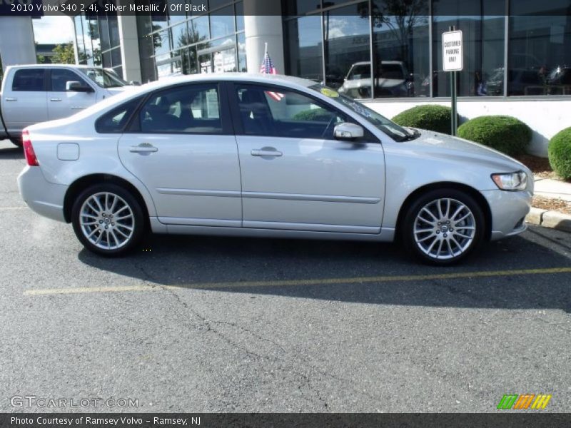 Silver Metallic / Off Black 2010 Volvo S40 2.4i