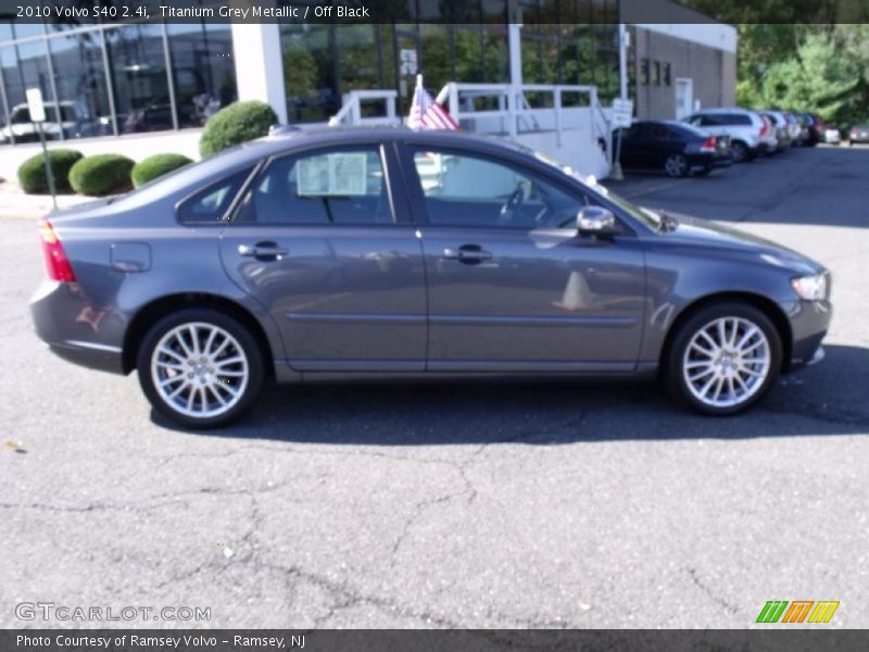Titanium Grey Metallic / Off Black 2010 Volvo S40 2.4i