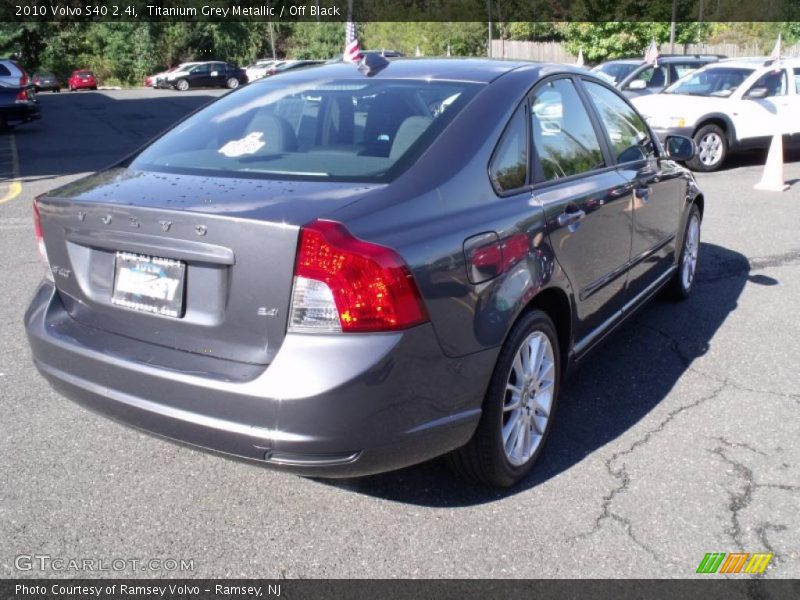 Titanium Grey Metallic / Off Black 2010 Volvo S40 2.4i