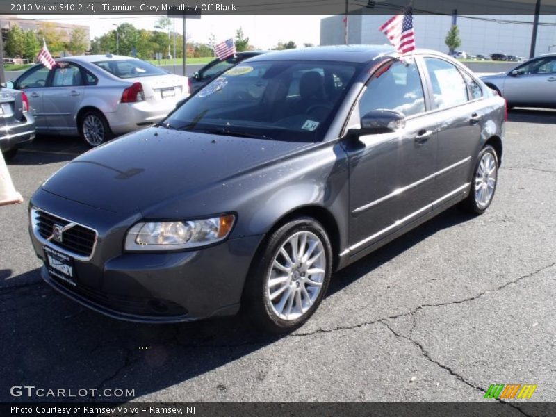 Titanium Grey Metallic / Off Black 2010 Volvo S40 2.4i