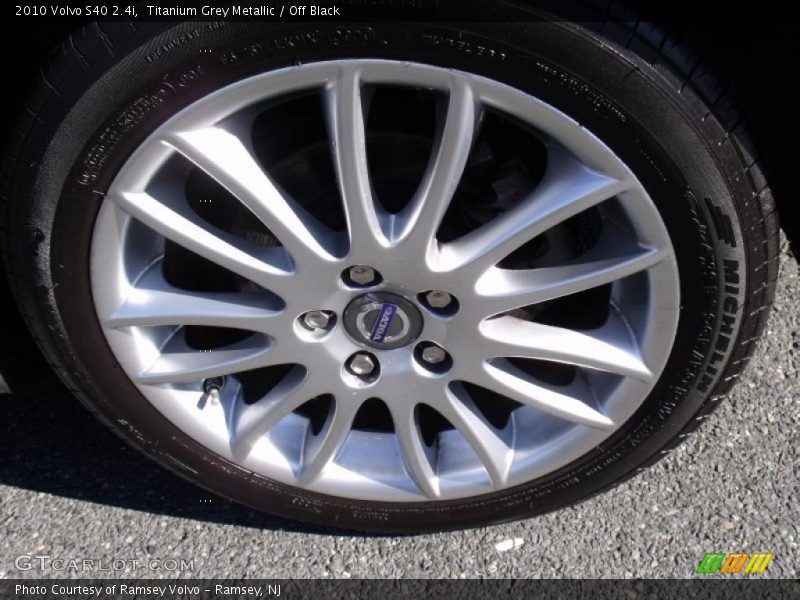 Titanium Grey Metallic / Off Black 2010 Volvo S40 2.4i