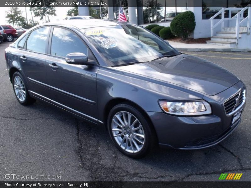 Titanium Grey Metallic / Off Black 2010 Volvo S40 2.4i
