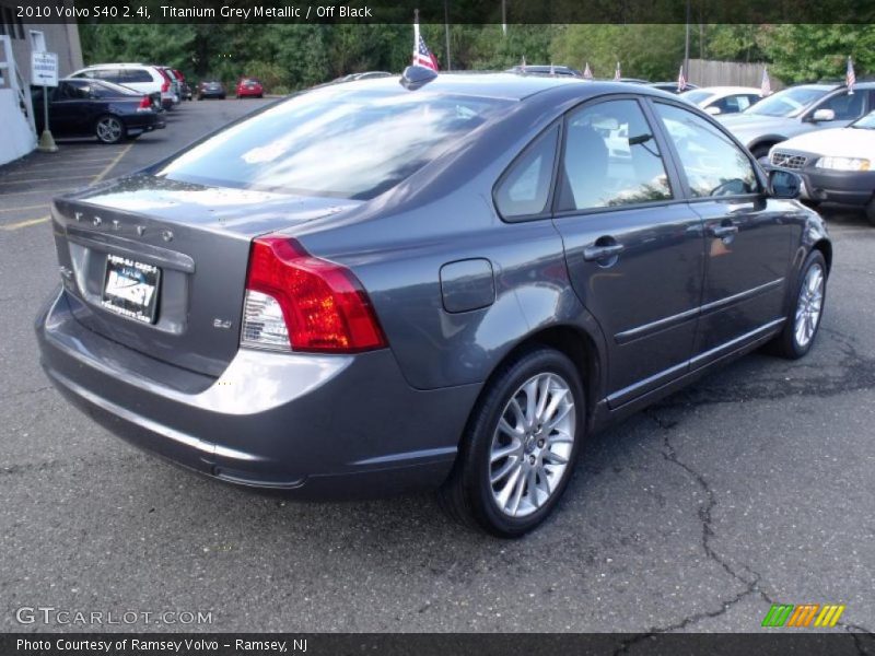 Titanium Grey Metallic / Off Black 2010 Volvo S40 2.4i