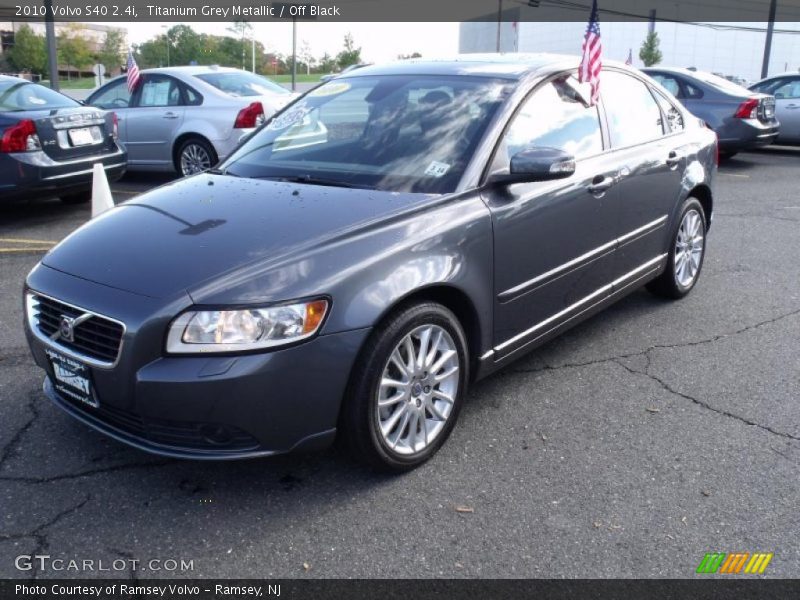 Titanium Grey Metallic / Off Black 2010 Volvo S40 2.4i
