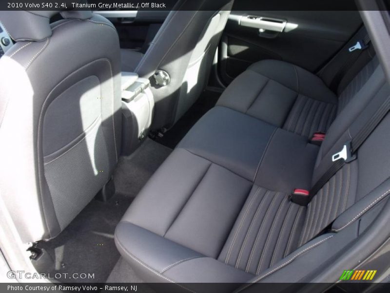 Titanium Grey Metallic / Off Black 2010 Volvo S40 2.4i