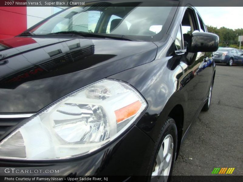 Super Black / Charcoal 2007 Nissan Versa S