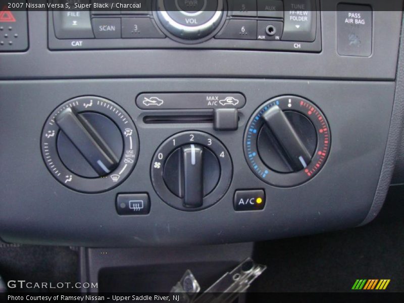 Super Black / Charcoal 2007 Nissan Versa S