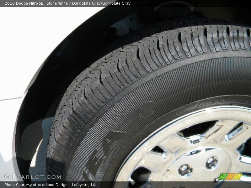Stone White / Dark Slate Gray/Light Slate Gray 2010 Dodge Nitro SE