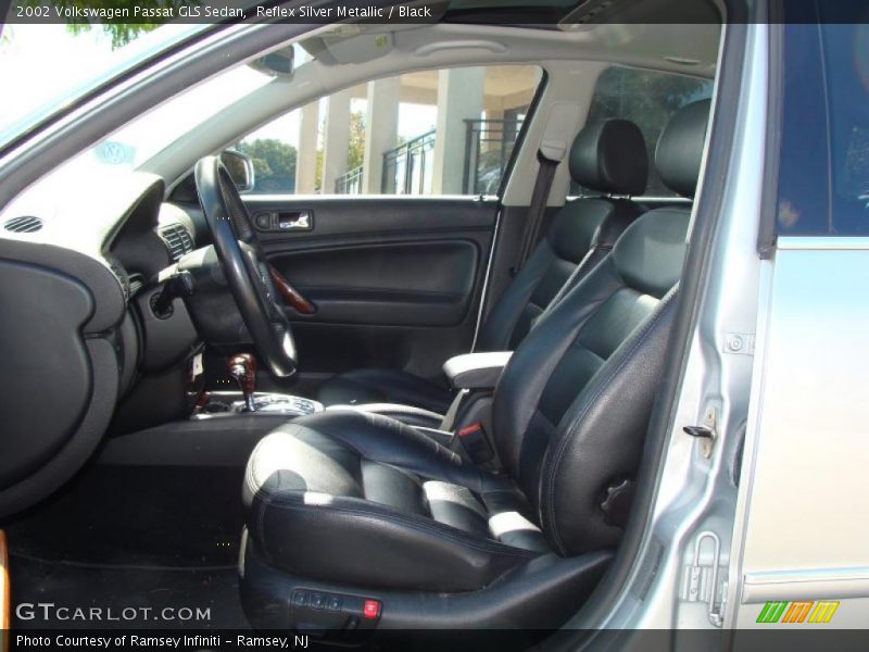 Reflex Silver Metallic / Black 2002 Volkswagen Passat GLS Sedan