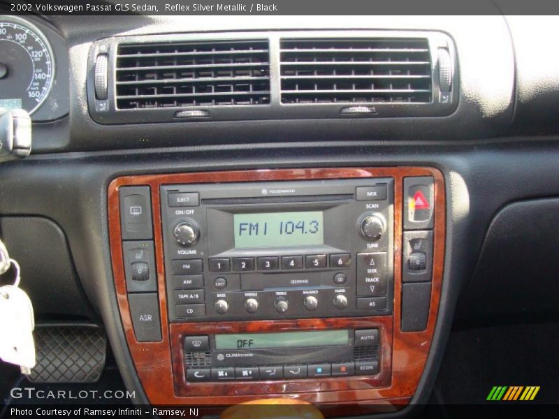 Reflex Silver Metallic / Black 2002 Volkswagen Passat GLS Sedan
