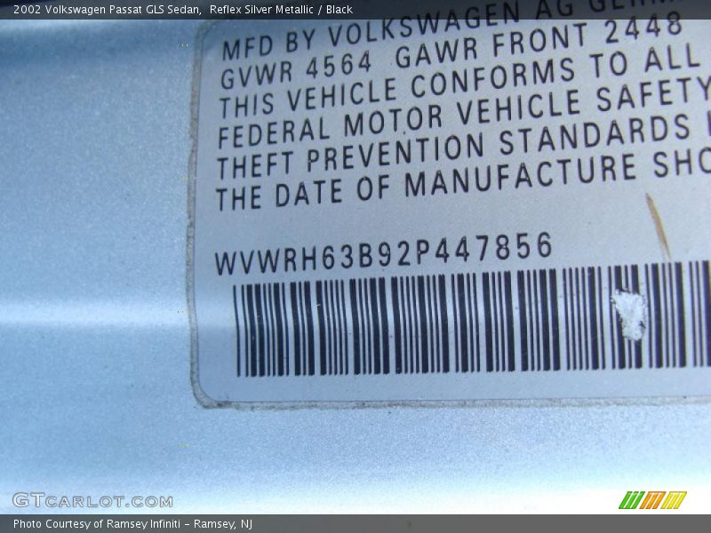 Reflex Silver Metallic / Black 2002 Volkswagen Passat GLS Sedan