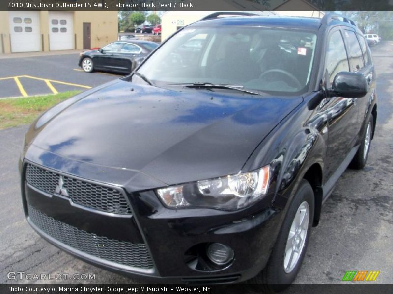 Labrador Black Pearl / Black 2010 Mitsubishi Outlander ES 4WD
