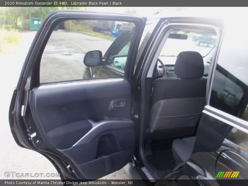 Labrador Black Pearl / Black 2010 Mitsubishi Outlander ES 4WD