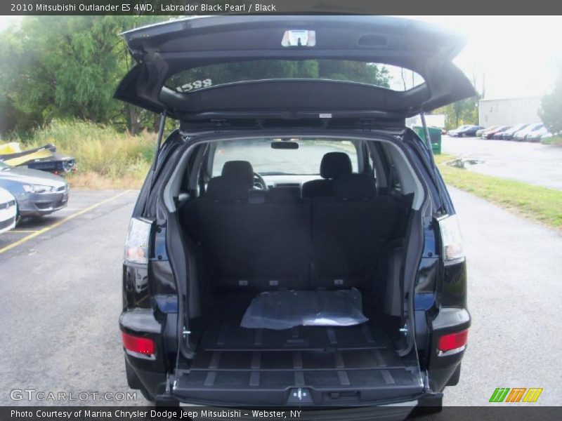 Labrador Black Pearl / Black 2010 Mitsubishi Outlander ES 4WD