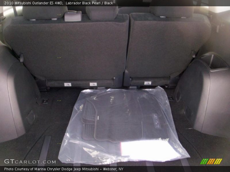 Labrador Black Pearl / Black 2010 Mitsubishi Outlander ES 4WD