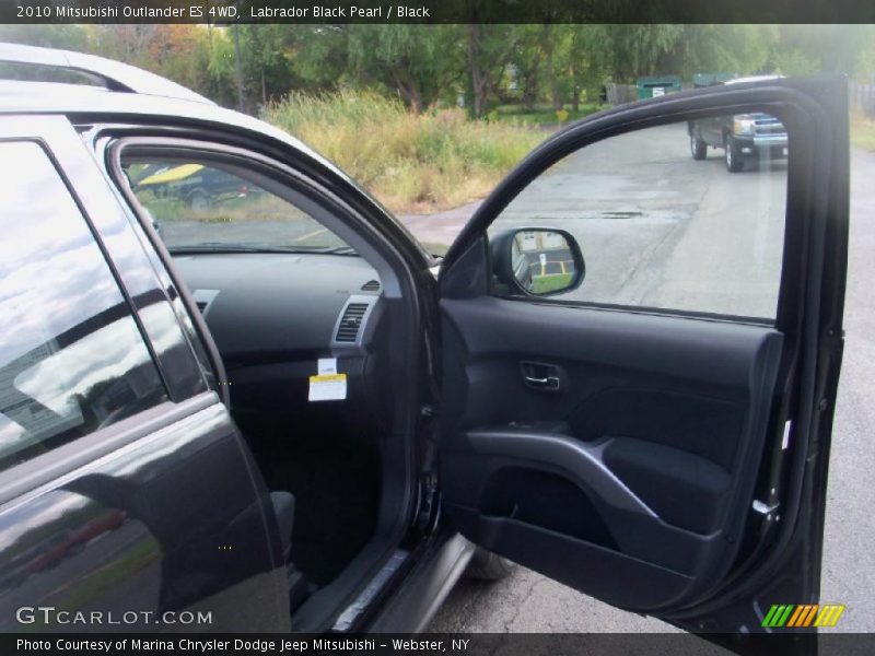 Labrador Black Pearl / Black 2010 Mitsubishi Outlander ES 4WD