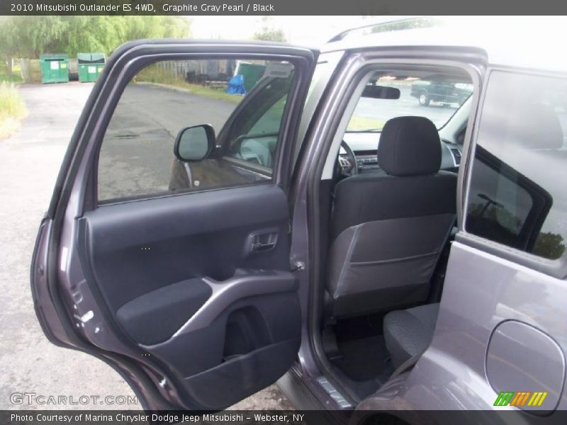 Graphite Gray Pearl / Black 2010 Mitsubishi Outlander ES 4WD
