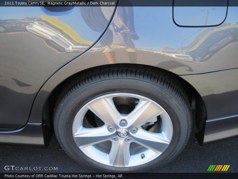 Magnetic Gray Metallic / Dark Charcoal 2011 Toyota Camry SE