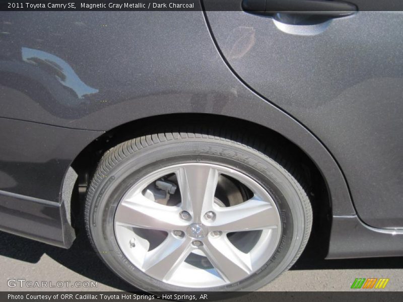 Magnetic Gray Metallic / Dark Charcoal 2011 Toyota Camry SE