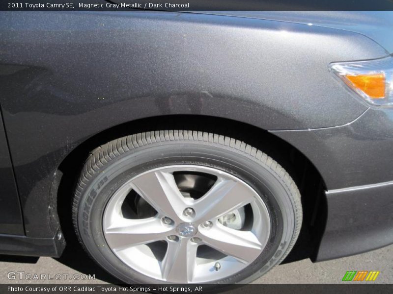 Magnetic Gray Metallic / Dark Charcoal 2011 Toyota Camry SE