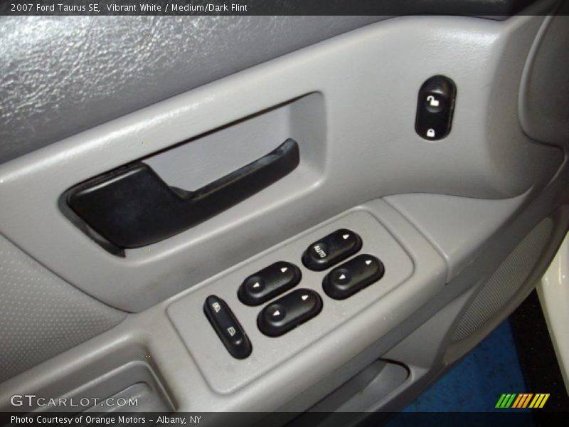 Vibrant White / Medium/Dark Flint 2007 Ford Taurus SE