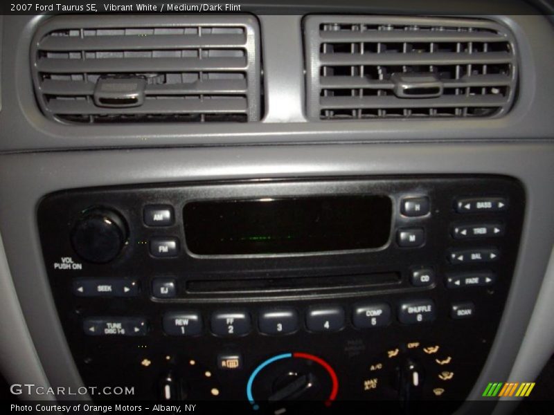 Vibrant White / Medium/Dark Flint 2007 Ford Taurus SE