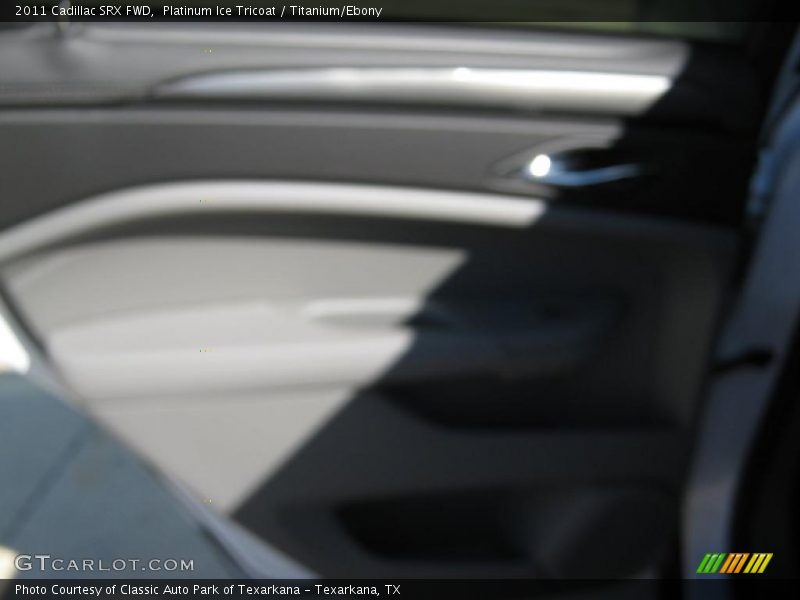 Platinum Ice Tricoat / Titanium/Ebony 2011 Cadillac SRX FWD