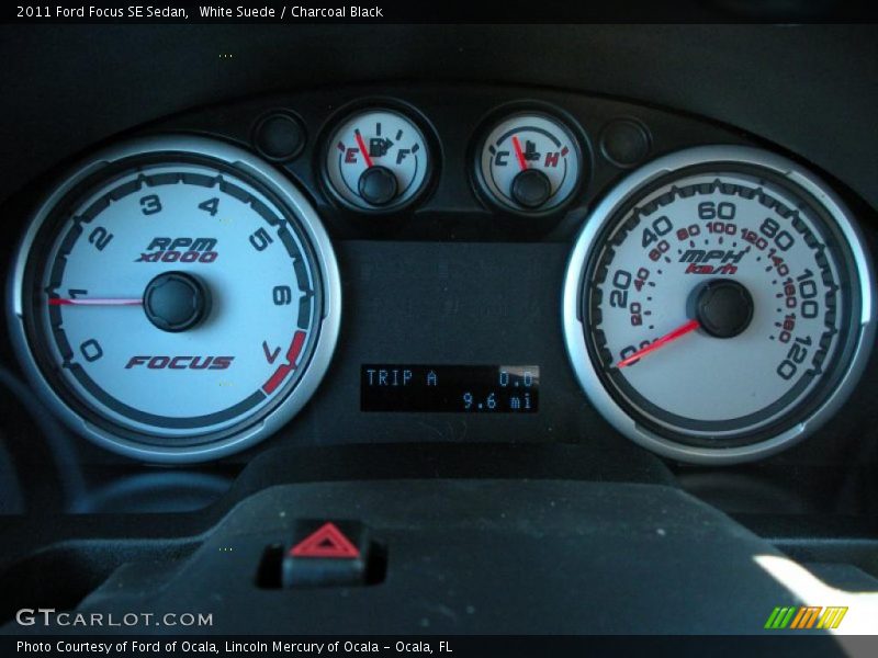 White Suede / Charcoal Black 2011 Ford Focus SE Sedan