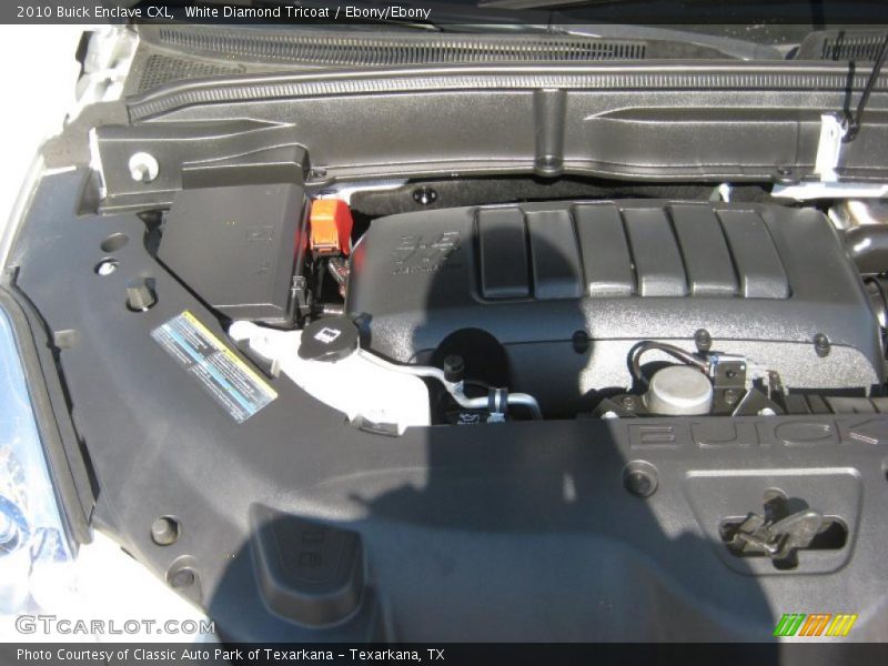 White Diamond Tricoat / Ebony/Ebony 2010 Buick Enclave CXL