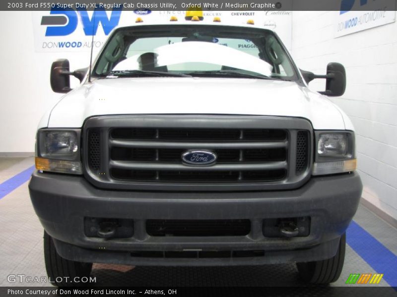 Oxford White / Medium Graphite 2003 Ford F550 Super Duty XL Regular Cab Chassis Utility