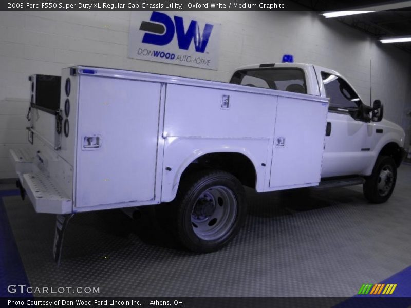 Oxford White / Medium Graphite 2003 Ford F550 Super Duty XL Regular Cab Chassis Utility