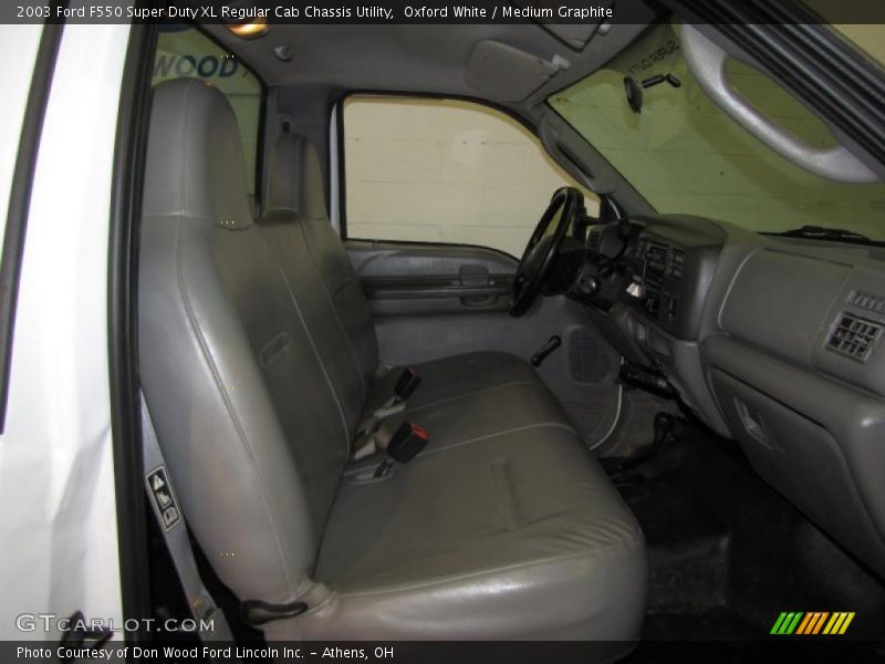 Oxford White / Medium Graphite 2003 Ford F550 Super Duty XL Regular Cab Chassis Utility