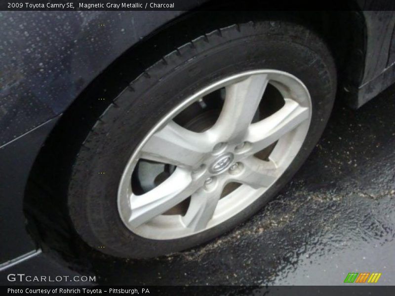 Magnetic Gray Metallic / Charcoal 2009 Toyota Camry SE