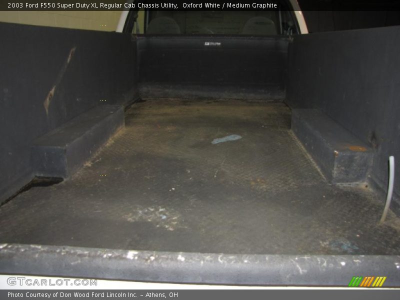 Oxford White / Medium Graphite 2003 Ford F550 Super Duty XL Regular Cab Chassis Utility