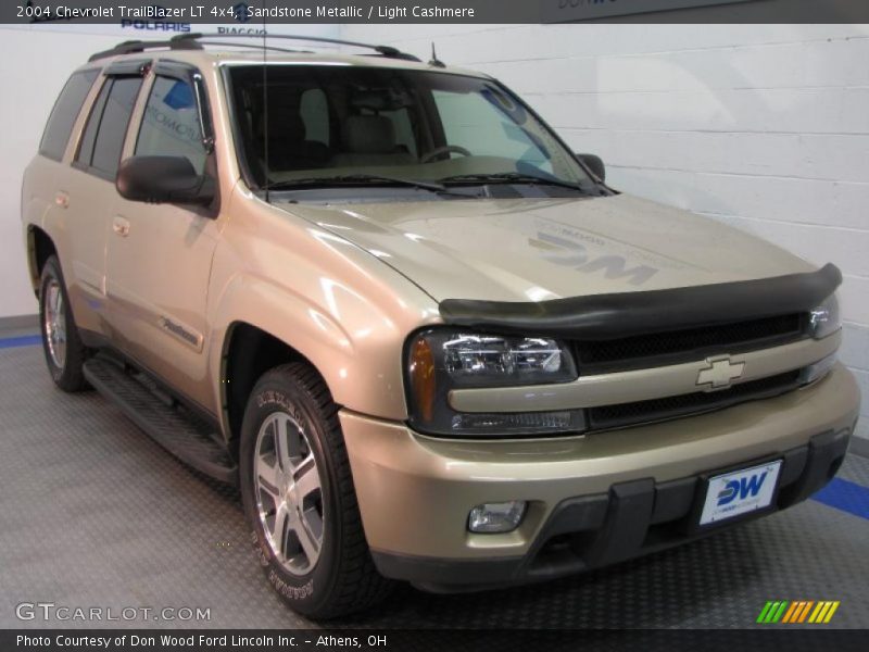 Sandstone Metallic / Light Cashmere 2004 Chevrolet TrailBlazer LT 4x4