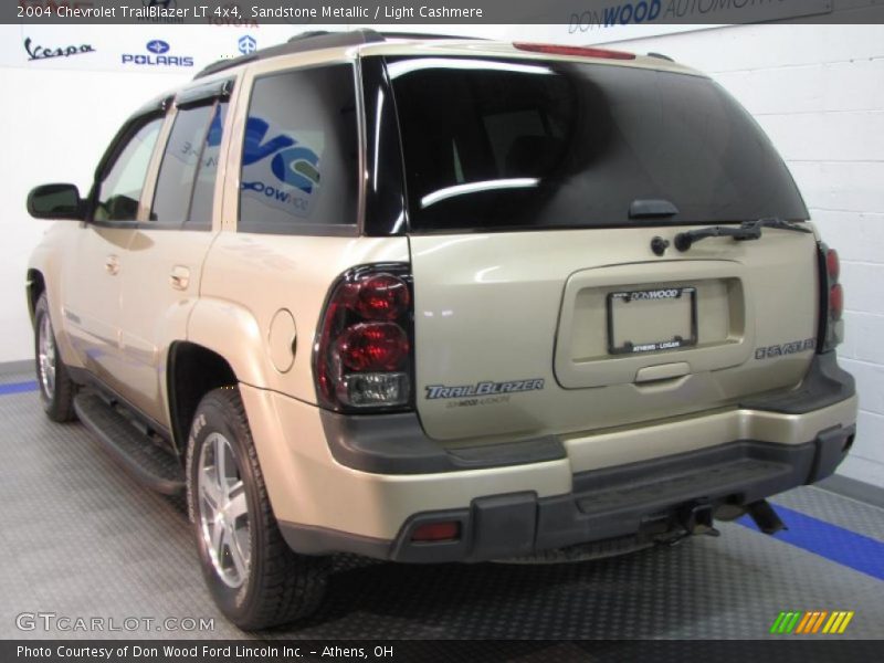 Sandstone Metallic / Light Cashmere 2004 Chevrolet TrailBlazer LT 4x4