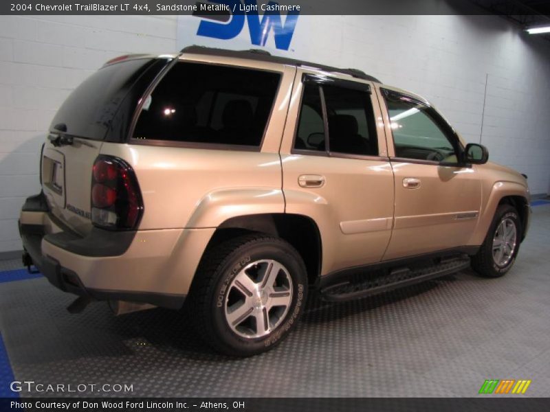 Sandstone Metallic / Light Cashmere 2004 Chevrolet TrailBlazer LT 4x4