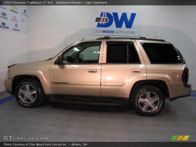 Sandstone Metallic / Light Cashmere 2004 Chevrolet TrailBlazer LT 4x4