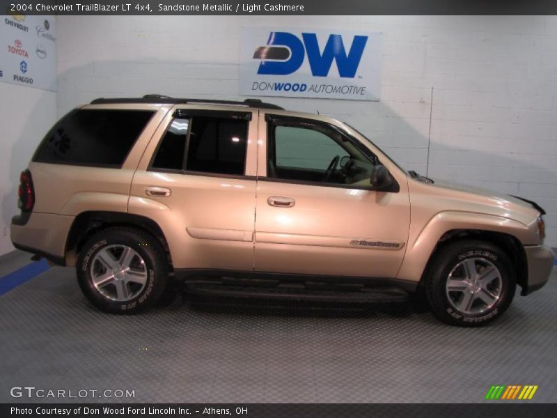 Sandstone Metallic / Light Cashmere 2004 Chevrolet TrailBlazer LT 4x4