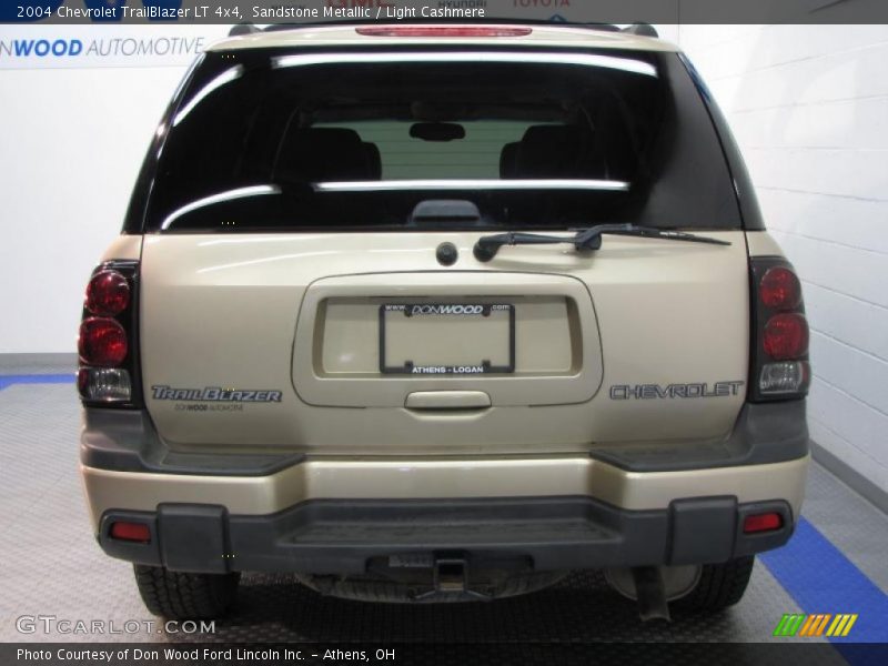 Sandstone Metallic / Light Cashmere 2004 Chevrolet TrailBlazer LT 4x4