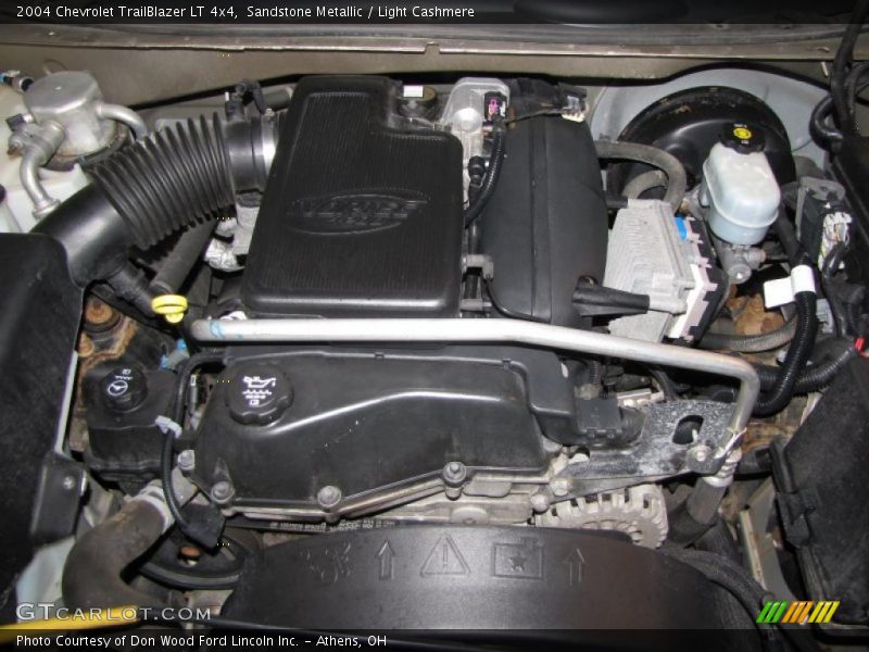 Sandstone Metallic / Light Cashmere 2004 Chevrolet TrailBlazer LT 4x4